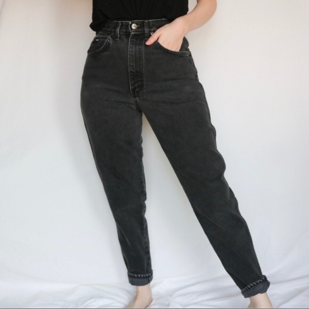 Vintage Chic high waisted tapered leg cotton “mom jeans” 🖤❤️ washed black